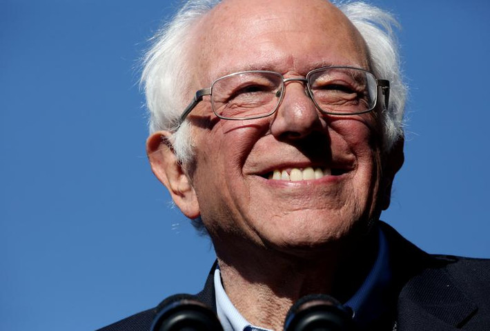 Ứng viên Tổng thống Mỹ Sanders cười tươi trong buổi vận động tranh cử tại New York.