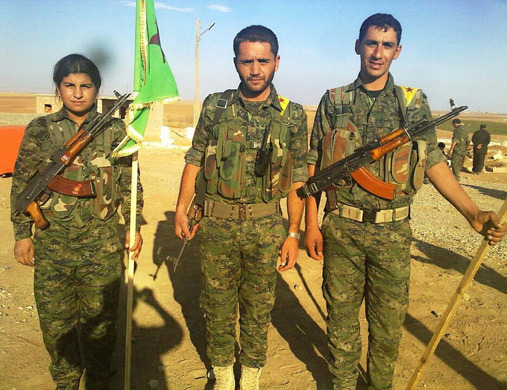 Washington Post đưa tin, khi đó, Mỹ cần một đồng minh đáng tin cậy ở Đông Bắc Syria trong cuộc chiến chống khủng bố IS và họ đã chọn người Kurd. Ảnh: NDT.
