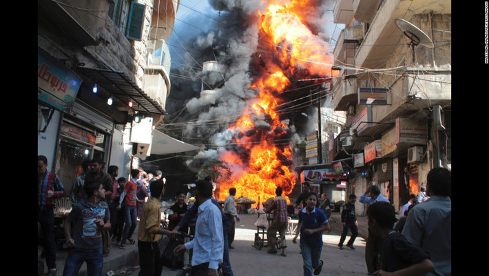 Khi các cuộc biểu tình chống chính quyền Tổng thống Syria Bashar al-Assad rơi vào nội chiến năm 2011 và 2012, nhiều phe phái đã tranh giành quyền kiểm soát Syria, bao gồm dân quân thân chính phủ, quân nổi dậy, các phần tử Hồi giáo cực đoan và dân quân từ các dân tộc thiểu số, tôn giáo tìm cách bảo vệ vùng đất của họ. Ảnh: CNN.