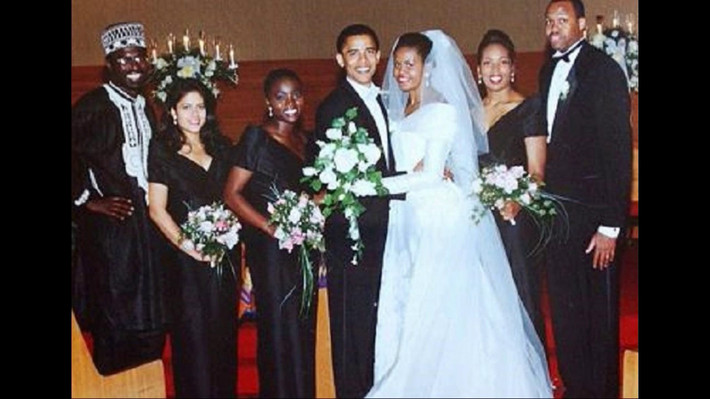 Sau thời gian hẹn hò, bà Michelle và ông Obama quyết định tiến tới hôn nhân bằng đám cưới hạnh phúc vào tháng 10/1992. Ảnh: Youtube.