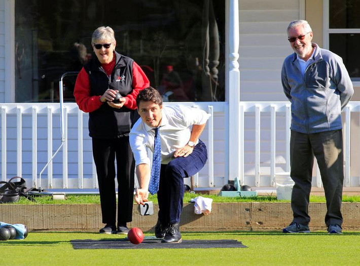 Thủ tướng Justin Trudeau tại câu lạc bộ Fredericton Lawn Bowling Club ở Fredericton, New Brunswick, hôm 18/9.