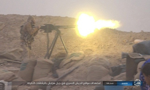 Cùng lúc, lực lượng ủng hộ phe đối lập Syria đưa tin tổ chức khủng bố IS đã chiếm được thị trấn al-Sukhnah sau khi mở cuộc tấn công bất ngờ nhằm vào lực lượng chính phủ Damascus. Ảnh: AMN.