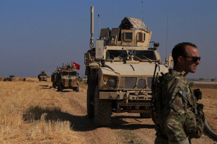 Trước đó, Quân đội Thổ Nhĩ Kỳ đã oanh kích dữ dội các khu vực tại Đông Bắc Syria giáp với biên giới nước này vào đêm 7/10 và sáng 8/10. Ảnh: CTV News.