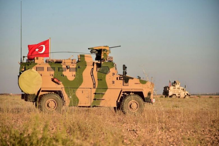 Đồng thời, Không quân Thổ Nhĩ Kỳ cũng tấn công căn cứ của Lực lượng Dân chủ Syria (SDF) ở tỉnh Hasakah. Trước đó, tối 7/10, Thổ Nhĩ Kỳ đã tấn công khu Tal Tawil do lực lượng SDF kiểm soát ở vùng nông thôn phía đông bắc tỉnh Hasakah. Ảnh: ST.
