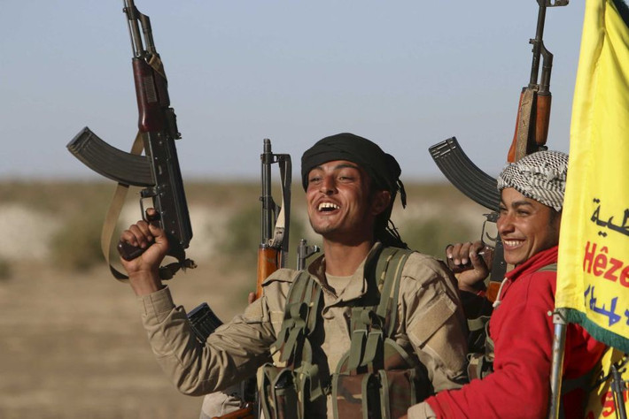Trong diễn biến khác trên chiến trường Syria, lực lượng SDF cho rằng Quân đội Syria đang chuẩn bị mở chiến dịch nhằm giành quyền kiểm soát thị trấn chiến lược Manbij ở vùng nông thôn phía đông bắc tỉnh Aleppo. Ảnh: SDF.