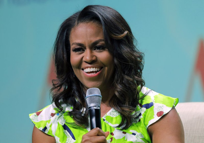 Mục đích chuyến thăm Việt Nam lần này của phu nhân cựu Tổng thống Barack Obama là để chia sẻ những câu chuyện về những người đang nỗ lực để thúc đẩy giáo dục cho các bé gái. Bà Obama cũng nói về lý do tại sao giáo dục cho các bé gái lại là điều quan trọng. Ảnh: AP.