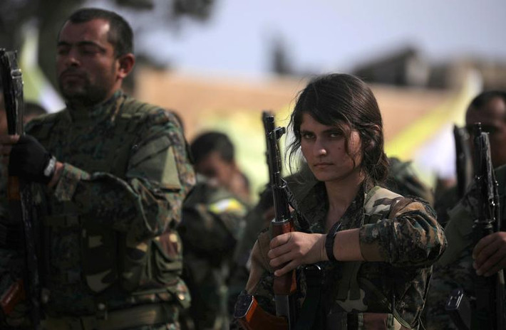 Người Kurd sẽ bị ảnh hưởng như thế nào? Lực lượng Dân chủ Syria (SDF) của người Kurd từng dành nhiều năm để mở rộng quyền kiểm soát ở miền bắc và đông Syria, với sự hỗ trợ của liên quân Mỹ chiến đấu chống lại phiến quân IS.