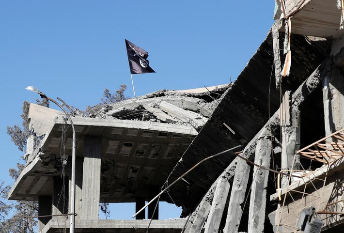 Trước đó, các lãnh đạo người Kurd ở Syria cảnh báo rằng họ không thể tiếp tục giam giữ các tù binh IS nếu tình hình trở nên hỗn loạn do cuộc tấn công của Thổ Nhĩ Kỳ.