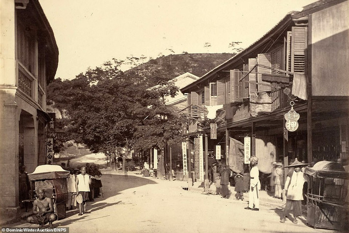 Bức ảnh chụp một con đường ở Wanchai, từng là làng chài nổi tiếng ở Hong Kong.