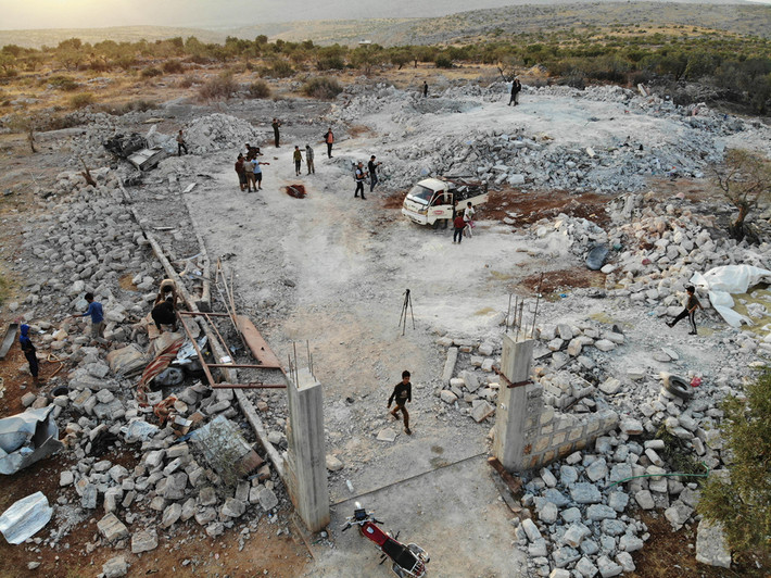 Ngay trước 3h30 rạng sáng 27/10 (theo giờ Syria), phi đội 8 chiếc trực thăng cất cánh trở về Erbil (Iraq), sau khi hoàn thành nhiệm vụ.