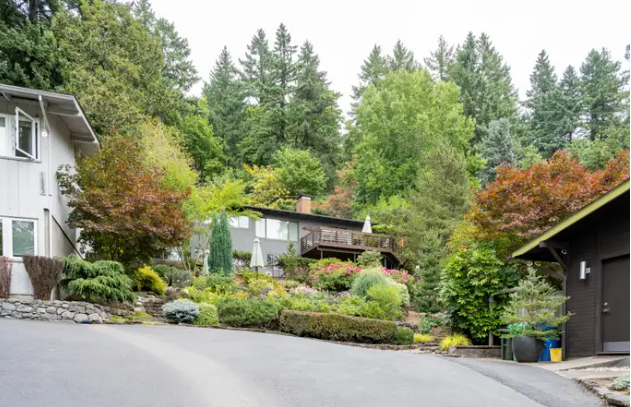 Theo The Oregonian, một tờ báo địa phương, mỗi gia đình trả chưa đến 50.000 USD cho mỗi ngôi nhà mới do kiến trúc sư mới nổi khi đó là John Storrs thiết kế. Ngôi làng nhỏ gồm 4 ngôi nhà này được gọi là Storrs Quadrant. (Nguồn ảnh: Business Insider)