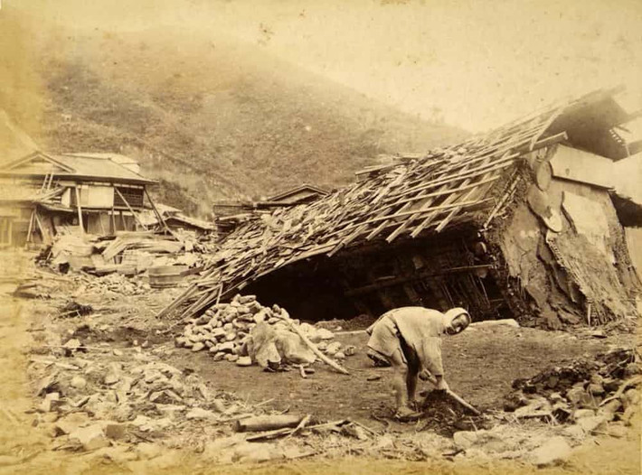 Ngày 15/6/1896, hơn 20 nghìn người dân Nhật Bản và khoảng 9.000 ngôi nhà bị phá hủy trong thảm họa động đất-sóng thần Sanriku.