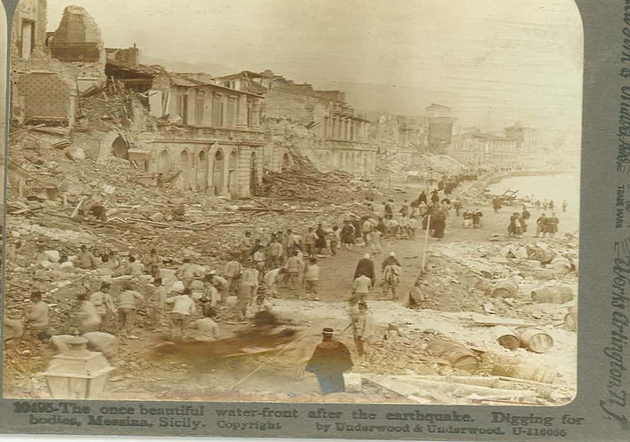 Ngày 28/12/1908, trận động đất Messina đã phá hủy nhiều thành phố lớn ở Italy và khiến khoảng 75 nghìn đến 200 nghìn người thiệt mạng. Chỉ khoảng 10 phút sau động đất, 3 trận sóng thần liên tiếp ập vào bờ biển Italy, cướp đi sinh mạng của 2.000 người.