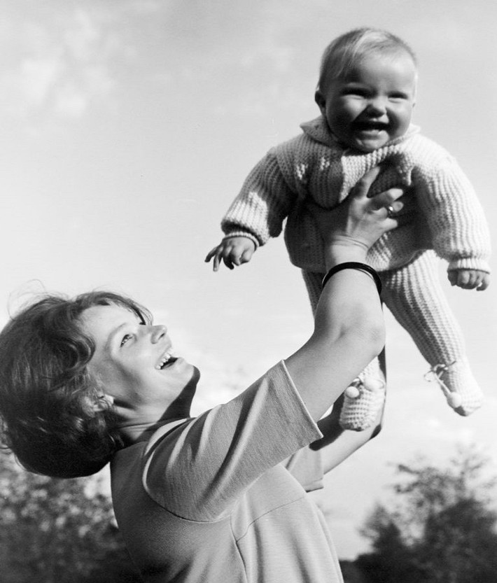 Nữ phi hành gia Valentina Tereshkova và con gái, Alyna.