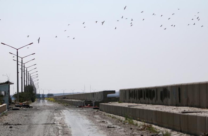 Được biết, đập thủy điện Tabqa nằm cách thành phố Raqqa, nơi được coi là “thủ phủ” của nhóm khủng bố IS, khoảng 40km về phía tây.