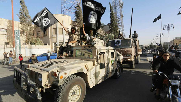 Việc lái xe trên đường ở Syria, quốc gia bị chiến tranh tàn phá nặng nề nhiều năm qua, rất không an toàn bởi bạn có thể trở thành nạn nhân của các vụ bắt cóc, giết người hay đánh bom tự sát,... Ảnh: The Richest