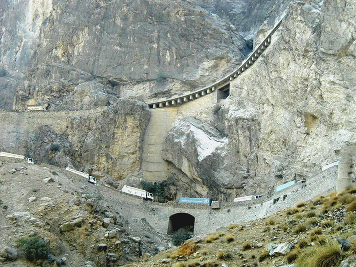 Giống như Syria, Afghanistan cũng là đất nước nguy hiểm khi tham gia giao thông trên đường phố. Ảnh: The Richest