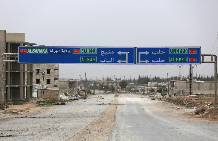 Biển chỉ dẫn đường ở thành phố al-Bab hôm 2/3.