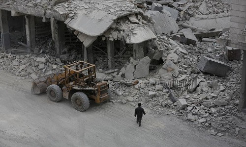 Nhiều tòa nhà gần như bị phá hủy hoàn toàn. (Nguồn ảnh: Reuters)