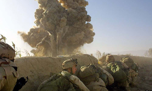 Phiến quân Taliban đã tiến hành nhiều vụ tấn công nhằm vào Mỹ như đánh bom xe, đánh bom tự sát,..ở Afghanistan. Kể từ năm 2001 đến nay, gần 2.400 lính Mỹ đã thiệt mạng tại quốc gia Châu Á này và con số thương vong có thể còn gia tăng.