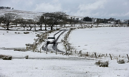 Tuyết phủ trắng xóa một khu vực ở Falkirk, Scotland.