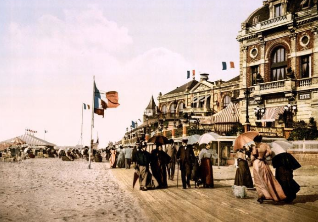 Cảnh tấp nập ở Trouville, Normandy, Pháp, hồi thập niên 1890.
