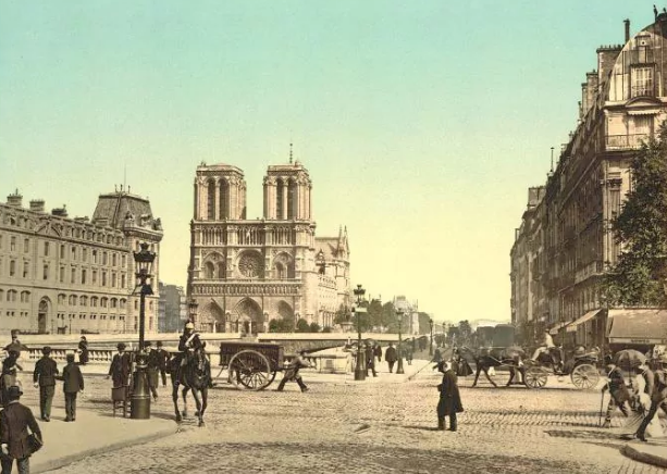 Nhà thờ Đức Bà Paris ở thủ đô Paris của nước Pháp nhìn từ xa.