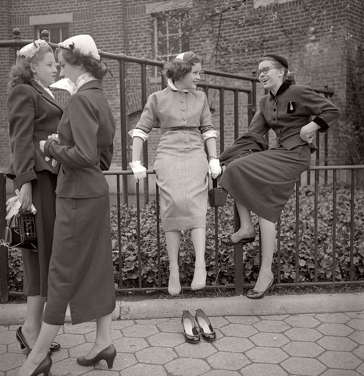 Khoảnh khắc vô tư của các nữ sinh năm 1953.