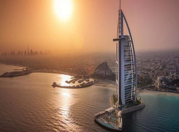 Burj Al Arab là một khách sạn hạng sang ở thành phố Dubai. Đây là khách sạn cao thứ ba ở UAE và có tổng cộng 202 phòng. (Nguồn ảnh: The Richest)