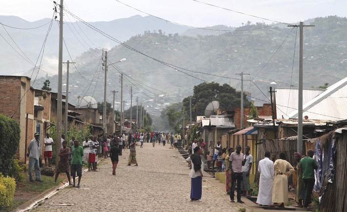 Burundi là một quốc gia Châu Phi nữa nằm trong danh sách những nước nghèo nhất thế giới. GDP bình quân đầu người của Burundi là 818 USD.