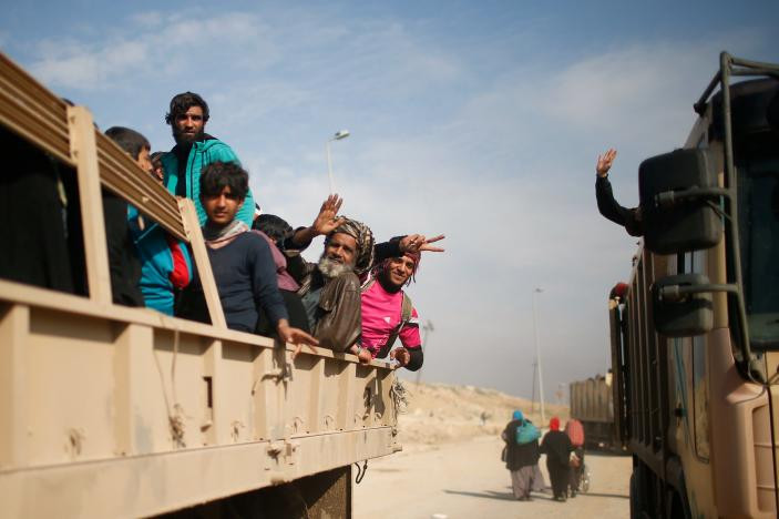 Người dân Iraq sơ tán ở Tây Mosul ngày 8/3. (Nguồn ảnh: Reuters)