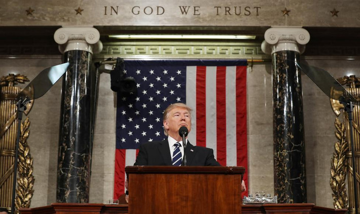 Kết thúc bài phát biểu trước Quốc hội, Tổng thống Trump đã kêu gọi toàn thể người dân hãy đặt niềm tin vào nước Mỹ một lần nữa.