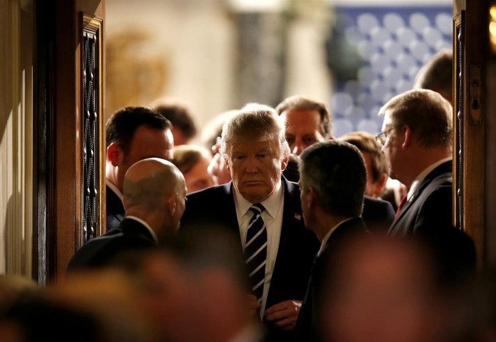 Tổng thống Trump rời khỏi Hạ viện sau bài phát biểu. (Nguồn ảnh: Reuters)