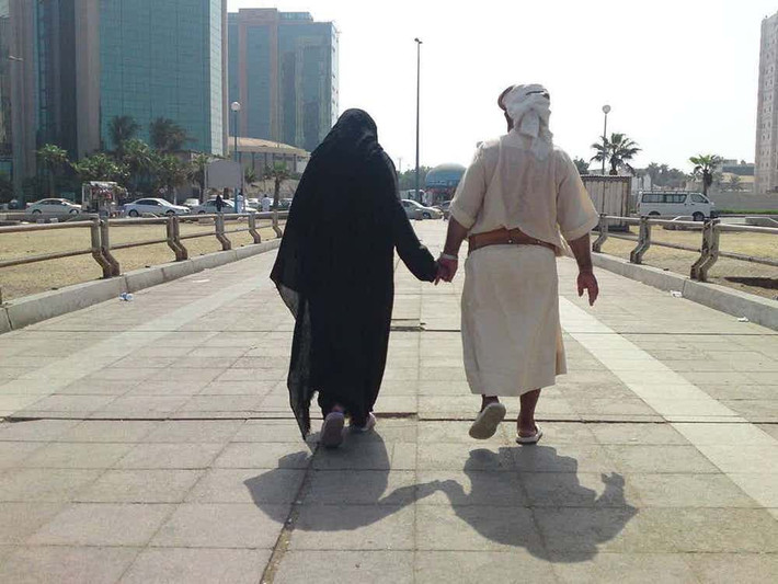 Người dân ở Dubai chủ yếu là người Hồi giáo. Tại Dubai, nếu bị bắt gặp hôn ở nơi công cộng, bạn có thể phải ngồi tù. (Nguồn ảnh: The Richest)
