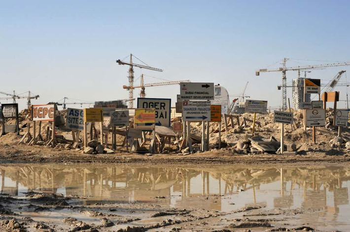 Nếu không suy nghĩ đến hậu quả của việc lãng phí tiền của, Dubai sẽ rơi vào tình trạng thảm hại khi cạn kiệt dầu mỏ.