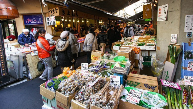 Chợ Tsukiji tại thủ đô Tokyo là chợ cá lớn nhất thế giới và cũng là một điểm du lịch hấp dẫn tại "đất nước mặt trời mọc" này. Ảnh: JG.
