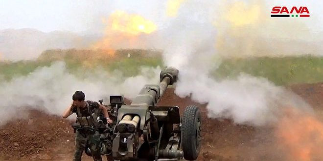 Trong diễn biến khác, các cuộc giao tranh giữa Quân chính phủ Syria và các nhóm khủng bố vẫn diễn ra ác liệt tại chiến trường Hama và Idlib. Ảnh: SANA.