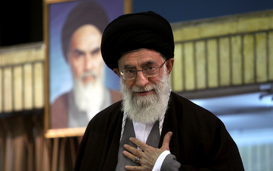 Về đời tư, ông Khamenei kết hôn với bà Khojaste Bagherzadeh năm 1964. Họ có 6 người con, 4 trai và 2 gái. Ảnh: Reuters.