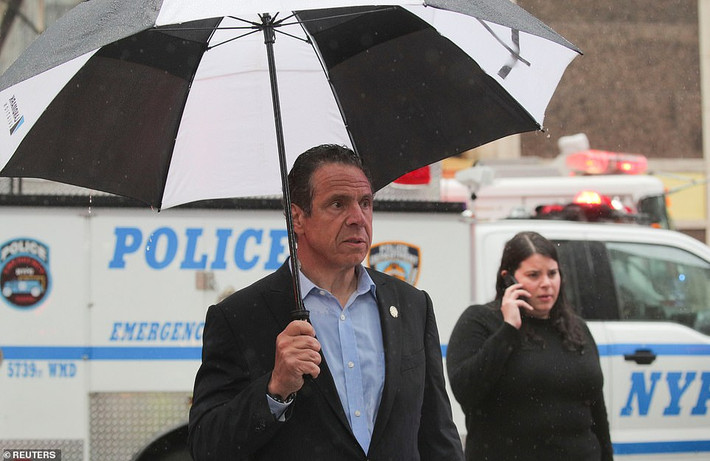 Thống đốc New York Andrew Cuomo cho hay, người dân được sơ tán ra khỏi tòa nhà và không có ai ở bên trong tòa nhà bị thương.