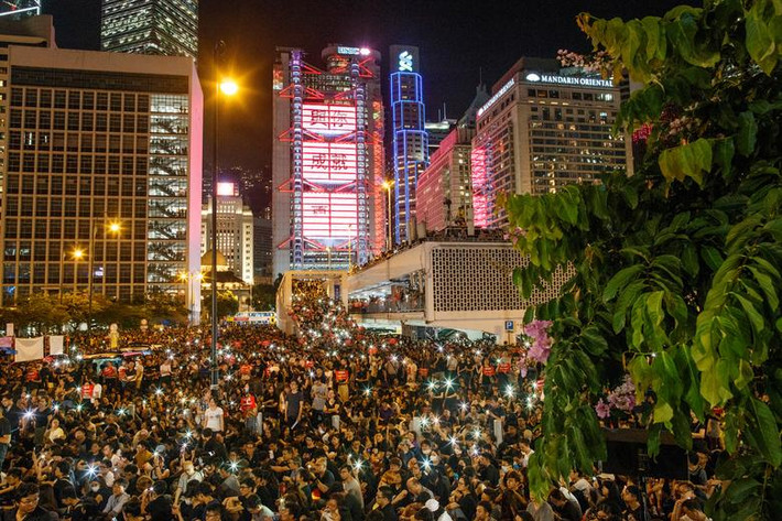 "Trung Quốc sẽ không đồng ý vấn đề Hong Kong được phép thảo luận tại G20. Đây hoàn toàn là vấn đề nội bộ của Trung Quốc", người phát ngôn Bộ Ngoại giao Trung Quốc Cảnh Sảng tuyên bố.