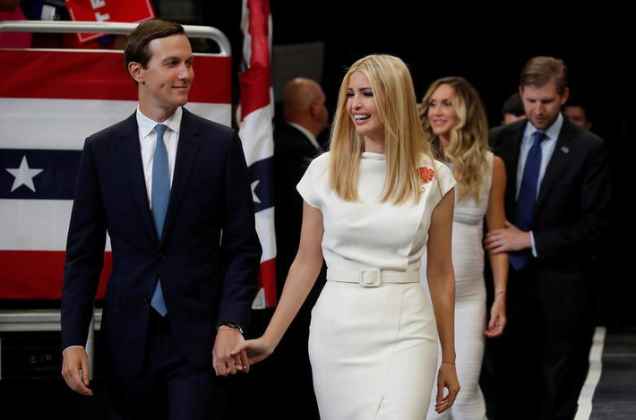 Con gái của ông Trump, Ivanka, và con rể Jared Kushner có mặt tại buổi vận động tranh cử của Tổng thống Trump hôm 18/6.