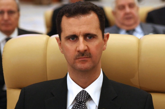 Ông Bashar vốn một người sống khép kín và yên phận với công việc của một bác sĩ nhãn khoa, không màng đến chính trường. Tính cách của ông trái ngược với người anh trai Bassel hướng ngoại và năng động vốn được kỳ vọng sẽ trở thành người kế nhiệm hoàn hảo cho vị trí Tổng thống Syria. Ảnh: DS.