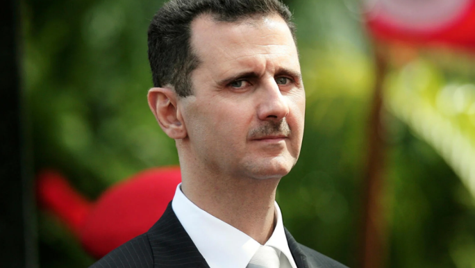 Cùng thời gian đó, Bashar al-Assad cũng tham gia vào các vấn đề nhà nước. Ông được trao nhiều quyền lực và trở thành một cố vấn chính trị cho cha mình, Tổng thống Hafez al-Assad. Ảnh: AB.