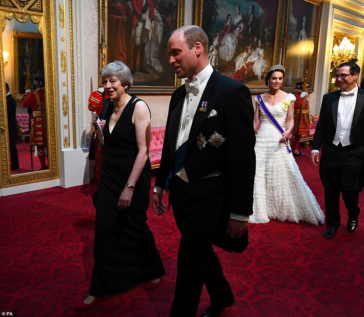 Được biết, khoảng 170 vị thượng khách tham dự buổi tiệc, trong đó có Thủ tướng Anh Theresa May, nhiều chính trị gia, doanh nhân nổi tiếng cùng các thành viên gia đình Hoàng gia Anh. Ảnh: PA.