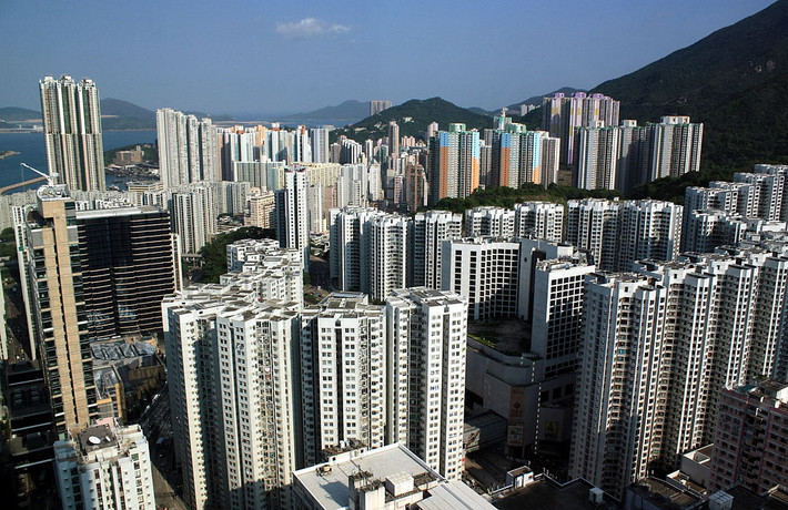 Theo The Factfile, Hong Kong nằm trong số những thành phố giàu nhất thế giới với những tòa nhà chọc trời "mọc" lên như nấm. Ảnh: Wikipedia.