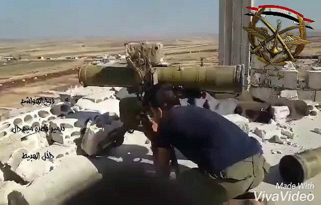 "Các đơn vị quân đội Syria đã tấn công căn cứ của nhóm khủng bố Jabhat al-Nusra ở vùng ngoại ô thị trấn al-Mashik và al-Ziyara ở đồng bằng al-Ghab bằng một loạt tên lửa", một phóng viên SANA đưa tin. Ảnh: AMN.