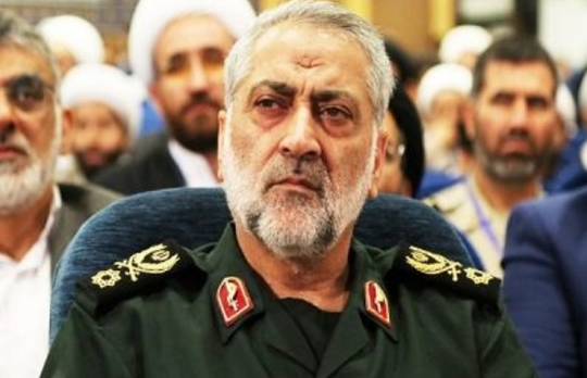 Trước một cuộc tấn công tiềm tàng từ phía Mỹ, Iran đã đưa ra cảnh báo đanh thép. "Mọi hành động sai lầm từ những kẻ thù của Iran, cụ thể là Mỹ và đồng minh của họ trong khu vực, sẽ giống như bắn vào thùng thuốc súng rồi tự thiêu rụi nước Mỹ, cùng với những lợi ích và đồng minh của họ", Tướng Abolfazl Shekarchi, người phát ngôn cấp cao của Lực lượng Vũ trang Iran, cảnh báo hôm 22/6. Ảnh: TT.