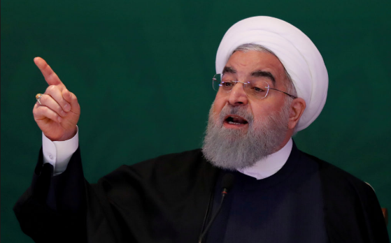 Đáp trả, Iran khẳng định các lệnh cấm vận mới của Mỹ đã đóng cửa vĩnh viễn mọi con đường ngoại giao và gọi những hành động của Nhà Trắng là "ngu ngốc". Ảnh: PBS.