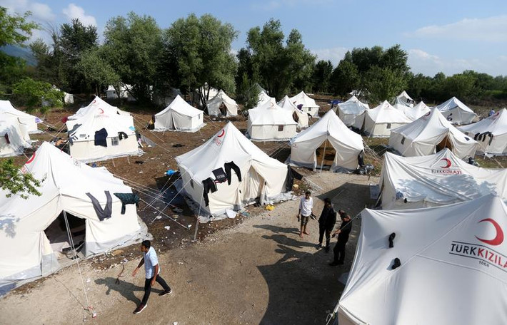 Theo hãng thông tấn Reuters, trong 10 ngày qua, giới chức Bosnia và Herzegovin đã đưa 700 người nhập cư đến từ Châu Á và Bắc Phi tới khu trại tị nạn rừng rú Vucjak từng là một bãi rác cách biên giới với Croatia khoảng 8km. (Nguồn ảnh: Reuters)