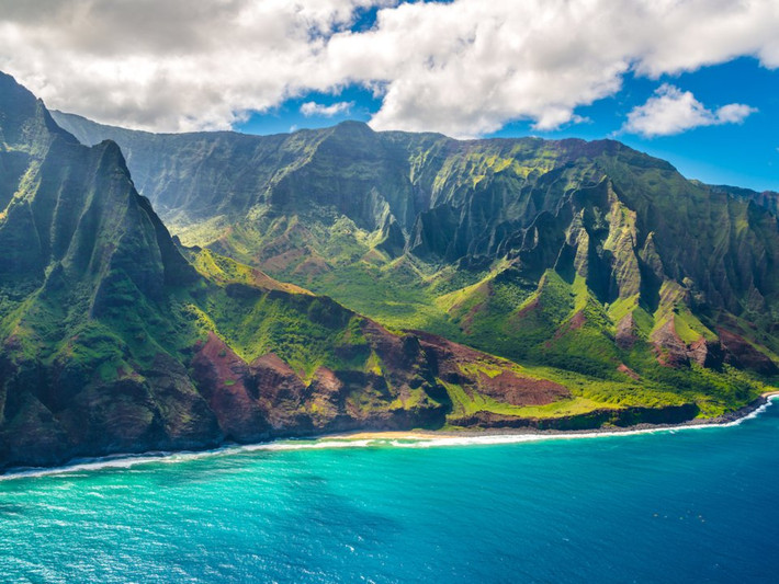 Bức tranh thiên nhiên tuyệt đẹp ở bãi biển Na Pali, Hawaii (Mỹ).